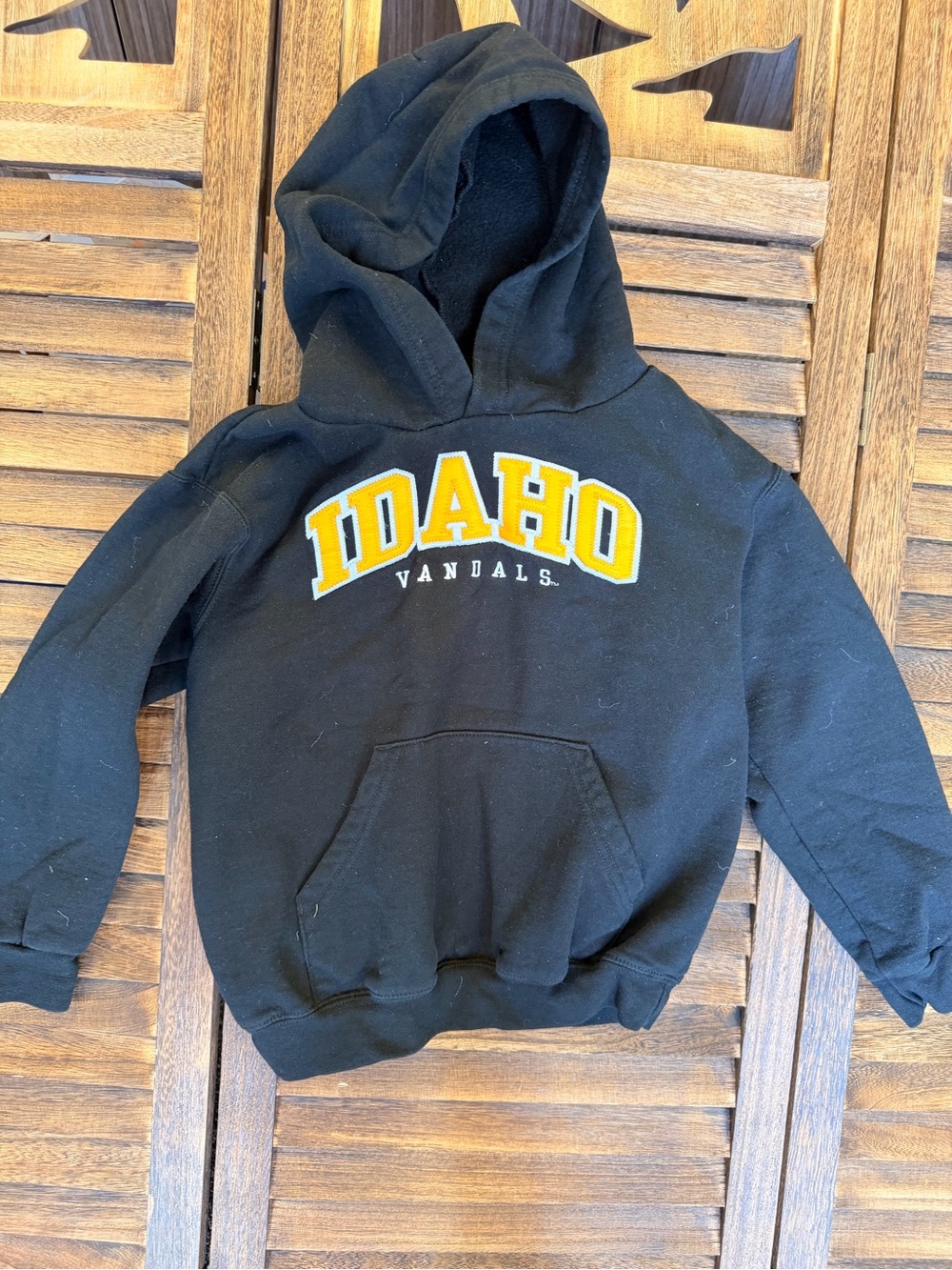 Idaho Vandals Champion Black Hoodie with Yellow IDAHO Arch Youth Small 6/7